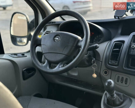 Білий Опель Віваро, об'ємом двигуна 2 л та пробігом 390 тис. км за 10999 $, фото 7 на Automoto.ua
