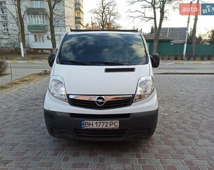 Белый Опель Виваро, объемом двигателя 2 л и пробегом 230 тыс. км за 10550 $, фото 1 на Automoto.ua