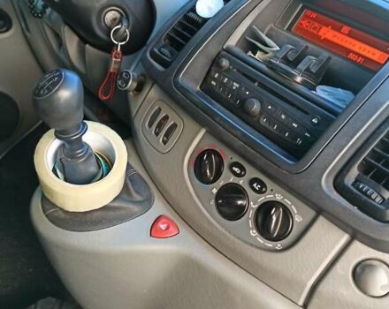 Белый Опель Виваро, объемом двигателя 2 л и пробегом 230 тыс. км за 10550 $, фото 13 на Automoto.ua