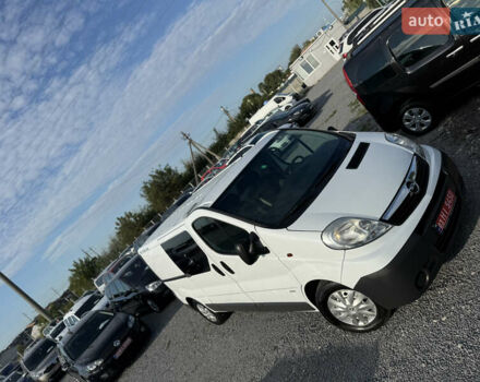 Белый Опель Виваро, объемом двигателя 2 л и пробегом 119 тыс. км за 14300 $, фото 3 на Automoto.ua