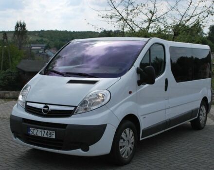 Белый Опель Виваро, объемом двигателя 2 л и пробегом 205 тыс. км за 8100 $, фото 1 на Automoto.ua