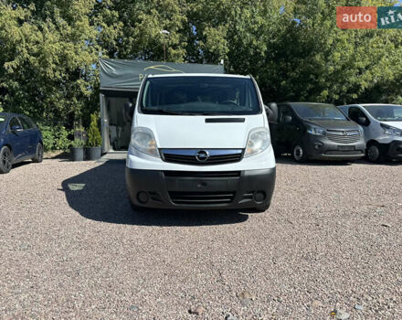 Белый Опель Виваро, объемом двигателя 2 л и пробегом 210 тыс. км за 14599 $, фото 2 на Automoto.ua
