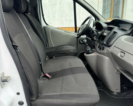 Белый Опель Виваро, объемом двигателя 2 л и пробегом 202 тыс. км за 10500 $, фото 9 на Automoto.ua