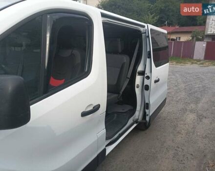 Белый Опель Виваро, объемом двигателя 1.6 л и пробегом 300 тыс. км за 14000 $, фото 1 на Automoto.ua