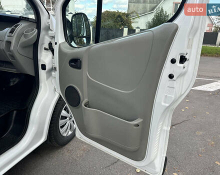 Білий Опель Віваро, об'ємом двигуна 2 л та пробігом 261 тис. км за 14700 $, фото 50 на Automoto.ua