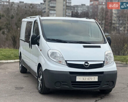Белый Опель Виваро, объемом двигателя 2 л и пробегом 187 тыс. км за 15333 $, фото 4 на Automoto.ua