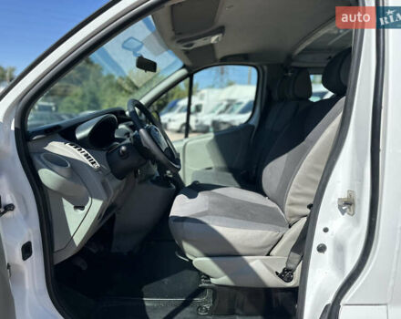 Опель Віваро 2014 у Рівному на Automoto.ua Білий Опель Віваро, об'ємом двигуна 2 л та пробігом 210 тис. км за 13950 $, фото 13 на Automoto.ua