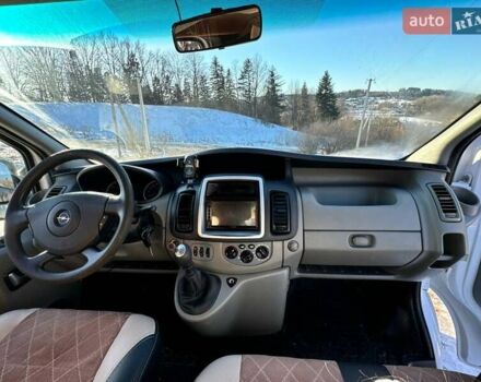 Белый Опель Виваро, объемом двигателя 2 л и пробегом 339 тыс. км за 10000 $, фото 9 на Automoto.ua