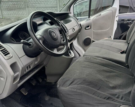 Белый Опель Виваро, объемом двигателя 2 л и пробегом 202 тыс. км за 10500 $, фото 16 на Automoto.ua