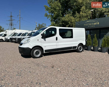 Белый Опель Виваро, объемом двигателя 2 л и пробегом 210 тыс. км за 14599 $, фото 4 на Automoto.ua