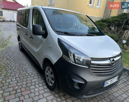 Белый Опель Виваро, объемом двигателя 1.6 л и пробегом 215 тыс. км за 17450 $, фото 2 на Automoto.ua