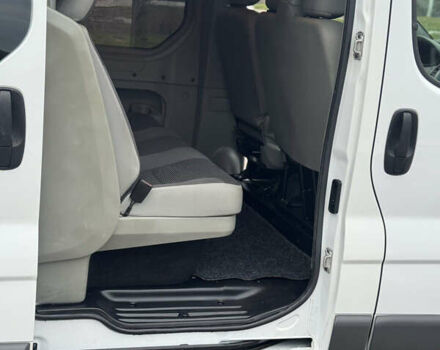 Белый Опель Виваро, объемом двигателя 2 л и пробегом 187 тыс. км за 15333 $, фото 16 на Automoto.ua