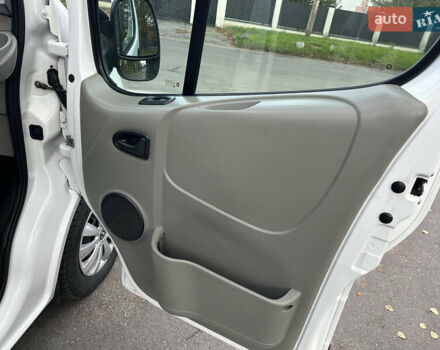Білий Опель Віваро, об'ємом двигуна 2 л та пробігом 261 тис. км за 14700 $, фото 51 на Automoto.ua