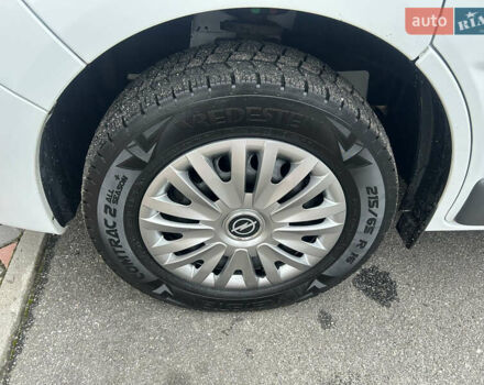 Белый Опель Виваро, объемом двигателя 2 л и пробегом 198 тыс. км за 15399 $, фото 31 на Automoto.ua