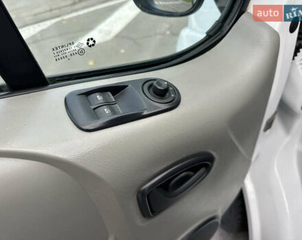 Білий Опель Віваро, об'ємом двигуна 2 л та пробігом 261 тис. км за 14700 $, фото 28 на Automoto.ua