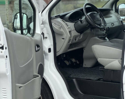 Белый Опель Виваро, объемом двигателя 2 л и пробегом 187 тыс. км за 15333 $, фото 15 на Automoto.ua