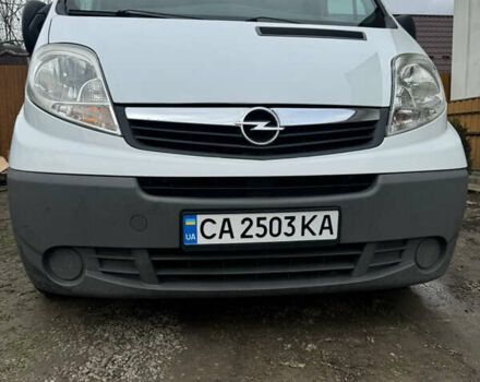 Белый Опель Виваро, объемом двигателя 2 л и пробегом 202 тыс. км за 10500 $, фото 1 на Automoto.ua