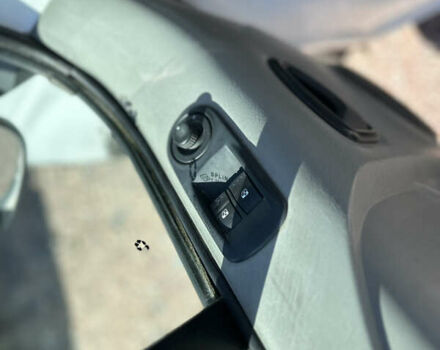 Опель Віваро 2014 у Рівному на Automoto.ua Білий Опель Віваро, об'ємом двигуна 2 л та пробігом 210 тис. км за 13950 $, фото 11 на Automoto.ua