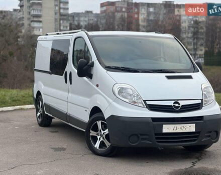 Белый Опель Виваро, объемом двигателя 2 л и пробегом 187 тыс. км за 15333 $, фото 6 на Automoto.ua