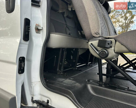 Білий Опель Віваро, об'ємом двигуна 2 л та пробігом 261 тис. км за 14700 $, фото 46 на Automoto.ua