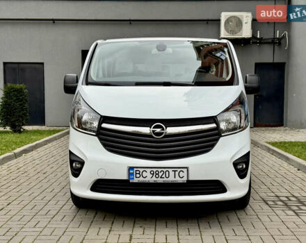 Белый Опель Виваро, объемом двигателя 1.6 л и пробегом 186 тыс. км за 15500 $, фото 1 на Automoto.ua