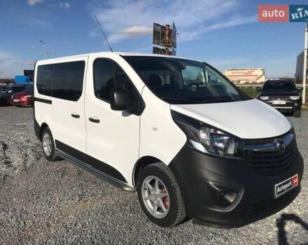 Белый Опель Виваро, объемом двигателя 1.6 л и пробегом 196 тыс. км за 14990 $, фото 2 на Automoto.ua