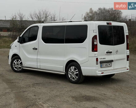 Белый Опель Виваро, объемом двигателя 1.6 л и пробегом 235 тыс. км за 14700 $, фото 3 на Automoto.ua