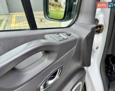 Белый Опель Виваро, объемом двигателя 1.6 л и пробегом 186 тыс. км за 15500 $, фото 14 на Automoto.ua