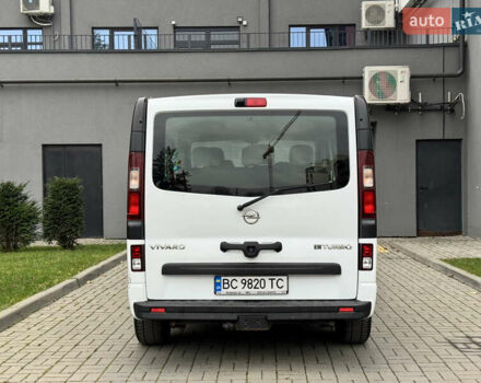 Белый Опель Виваро, объемом двигателя 1.6 л и пробегом 186 тыс. км за 15500 $, фото 4 на Automoto.ua