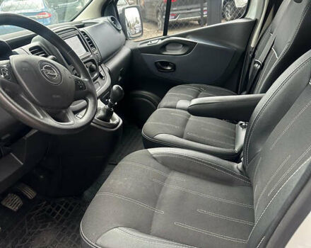 Белый Опель Виваро, объемом двигателя 1.6 л и пробегом 260 тыс. км за 16000 $, фото 12 на Automoto.ua