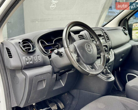 Белый Опель Виваро, объемом двигателя 1.6 л и пробегом 186 тыс. км за 15500 $, фото 15 на Automoto.ua