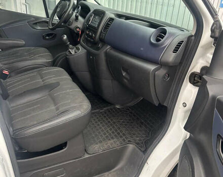 Белый Опель Виваро, объемом двигателя 1.6 л и пробегом 260 тыс. км за 16000 $, фото 16 на Automoto.ua