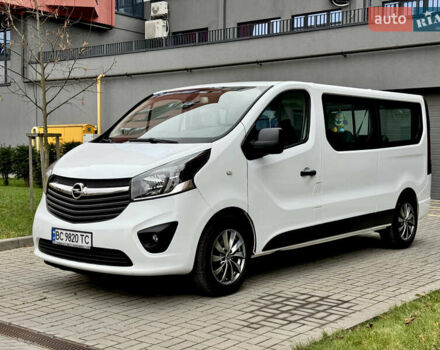 Белый Опель Виваро, объемом двигателя 1.6 л и пробегом 186 тыс. км за 15500 $, фото 3 на Automoto.ua