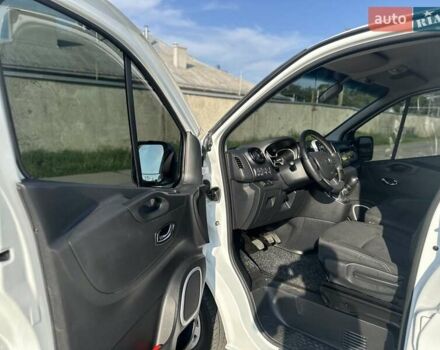 Белый Опель Виваро, объемом двигателя 1.6 л и пробегом 265 тыс. км за 12500 $, фото 13 на Automoto.ua