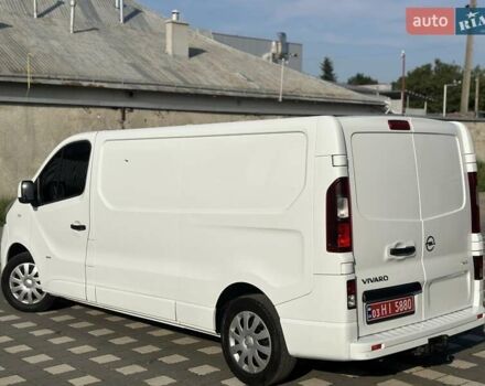Белый Опель Виваро, объемом двигателя 1.6 л и пробегом 265 тыс. км за 12500 $, фото 3 на Automoto.ua