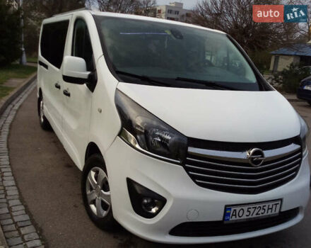 Белый Опель Виваро, объемом двигателя 1.6 л и пробегом 255 тыс. км за 16700 $, фото 4 на Automoto.ua