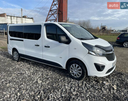 Белый Опель Виваро, объемом двигателя 1.6 л и пробегом 266 тыс. км за 12999 $, фото 3 на Automoto.ua