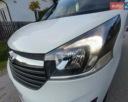 Белый Опель Виваро, объемом двигателя 1.6 л и пробегом 136 тыс. км за 12500 $, фото 3 на Automoto.ua