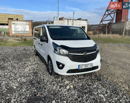 Белый Опель Виваро, объемом двигателя 1.6 л и пробегом 266 тыс. км за 12999 $, фото 2 на Automoto.ua