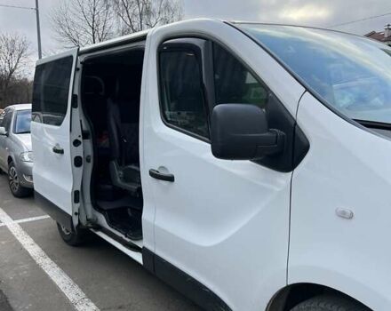 Белый Опель Виваро, объемом двигателя 1.6 л и пробегом 300 тыс. км за 16500 $, фото 3 на Automoto.ua