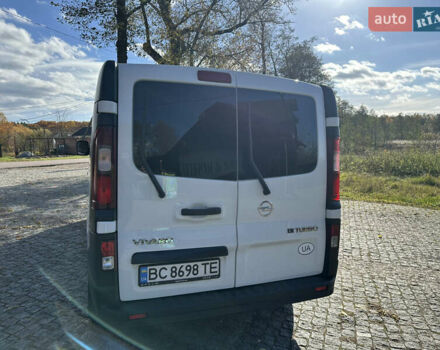 Белый Опель Виваро, объемом двигателя 1.6 л и пробегом 272 тыс. км за 12999 $, фото 3 на Automoto.ua