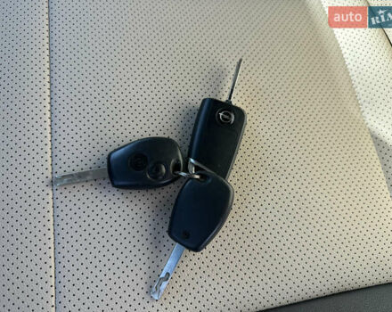 Белый Опель Виваро, объемом двигателя 1.6 л и пробегом 272 тыс. км за 12999 $, фото 41 на Automoto.ua