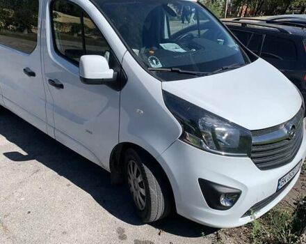 Белый Опель Виваро, объемом двигателя 1.6 л и пробегом 195 тыс. км за 17500 $, фото 3 на Automoto.ua