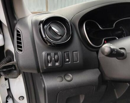 Белый Опель Виваро, объемом двигателя 1.6 л и пробегом 238 тыс. км за 13500 $, фото 18 на Automoto.ua