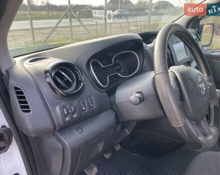 Белый Опель Виваро, объемом двигателя 1.6 л и пробегом 266 тыс. км за 12999 $, фото 24 на Automoto.ua