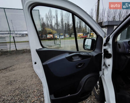 Білий Опель Віваро, об'ємом двигуна 1.6 л та пробігом 248 тис. км за 12000 $, фото 10 на Automoto.ua