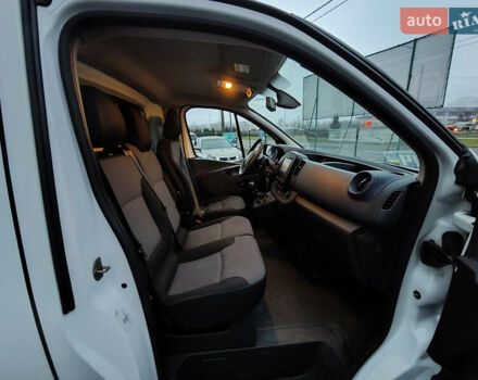 Білий Опель Віваро, об'ємом двигуна 1.6 л та пробігом 248 тис. км за 12000 $, фото 11 на Automoto.ua
