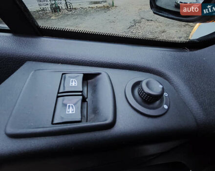 Білий Опель Віваро, об'ємом двигуна 1.6 л та пробігом 248 тис. км за 12000 $, фото 17 на Automoto.ua