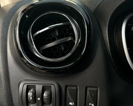 Белый Опель Виваро, объемом двигателя 1.6 л и пробегом 195 тыс. км за 18200 $, фото 19 на Automoto.ua