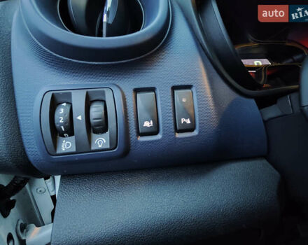 Білий Опель Віваро, об'ємом двигуна 1.6 л та пробігом 248 тис. км за 12000 $, фото 16 на Automoto.ua